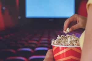 Descubra os 10 filmes que mais faturaram no cinema brasileiro, refletindo a diversidade e o talento do nosso cinema.