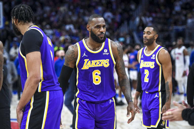 Lebron chateado com os haters das redes sociais.