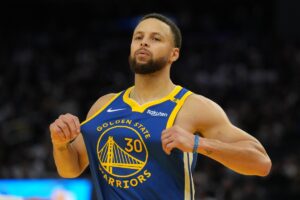 ]Curry e Kuminga brilham em vitória dos Warriors sobre os Suns por 109 a 105, encerrando sequência de derrotas na NBA.