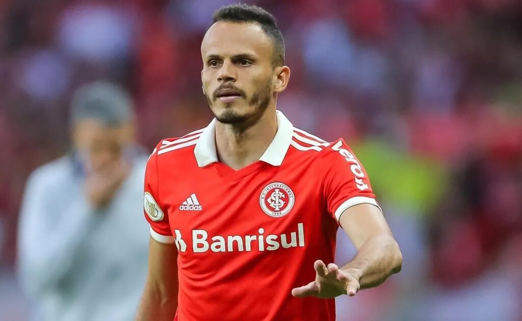 Renê: O lateral-esquerdo do internacional sem definição